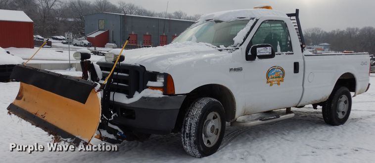 image for item DE4201 2005 Ford F250 Super Duty XL pickup truck