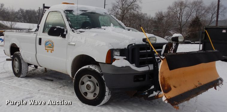 image for item DE4201 2005 Ford F250 Super Duty XL pickup truck