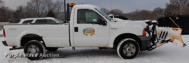 image for item DE4201 2005 Ford F250 Super Duty XL pickup truck