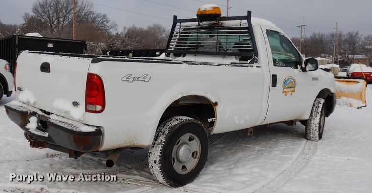 image for item DE4201 2005 Ford F250 Super Duty XL pickup truck
