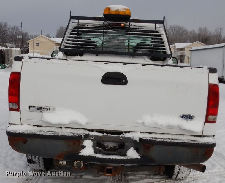 image for item DE4201 2005 Ford F250 Super Duty XL pickup truck