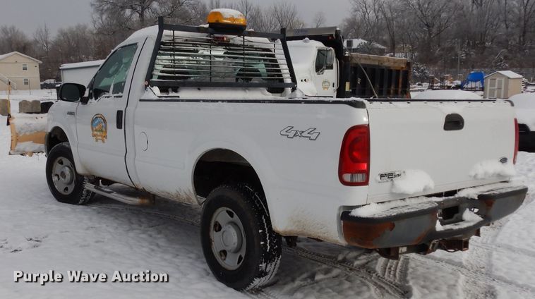 image for item DE4201 2005 Ford F250 Super Duty XL pickup truck