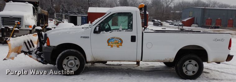 image for item DE4201 2005 Ford F250 Super Duty XL pickup truck