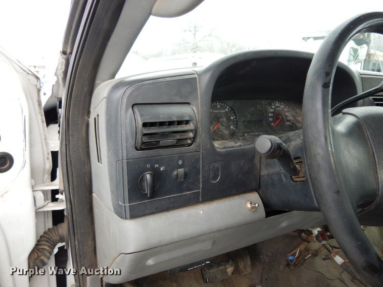 image for item DE4201 2005 Ford F250 Super Duty XL pickup truck