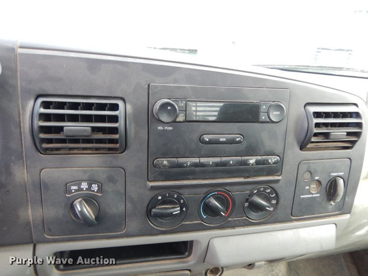 image for item DE4201 2005 Ford F250 Super Duty XL pickup truck