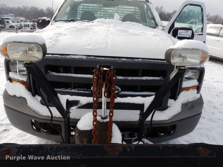 image for item DE4201 2005 Ford F250 Super Duty XL pickup truck