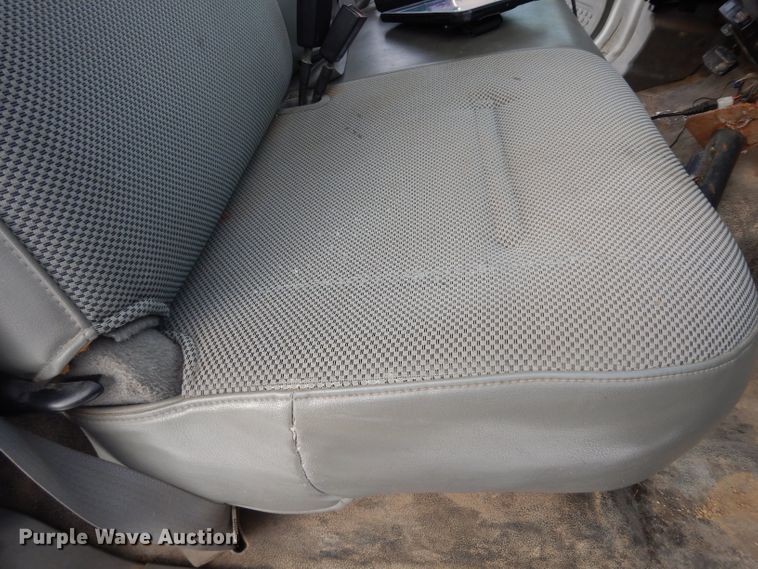 image for item DE4201 2005 Ford F250 Super Duty XL pickup truck