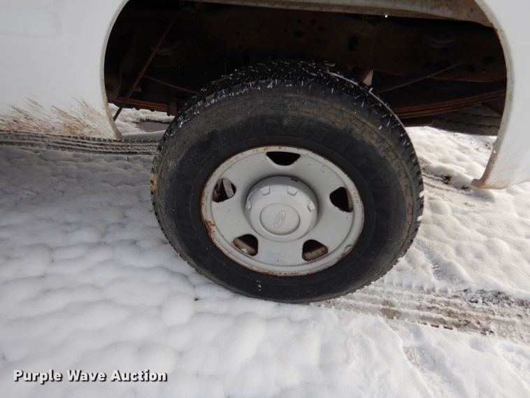 image for item DE4201 2005 Ford F250 Super Duty XL pickup truck