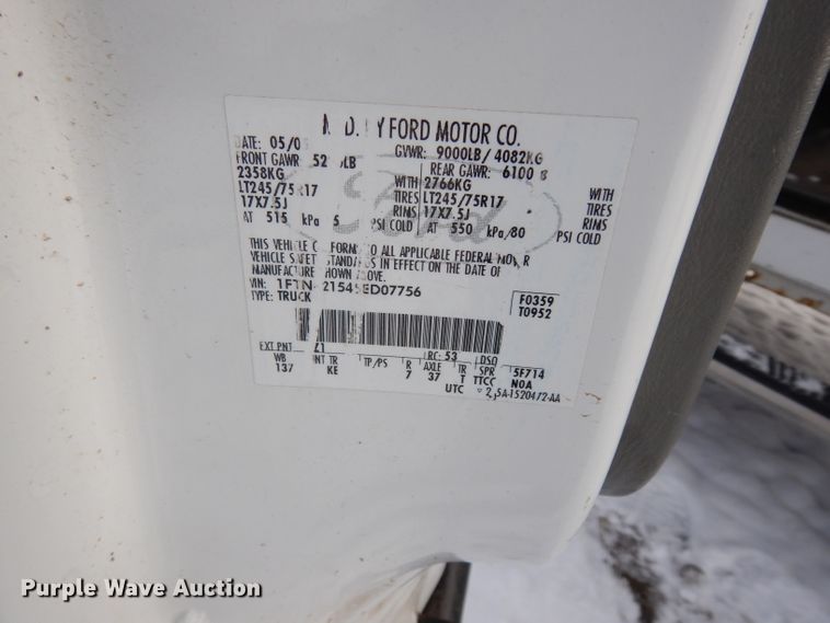 image for item DE4201 2005 Ford F250 Super Duty XL pickup truck