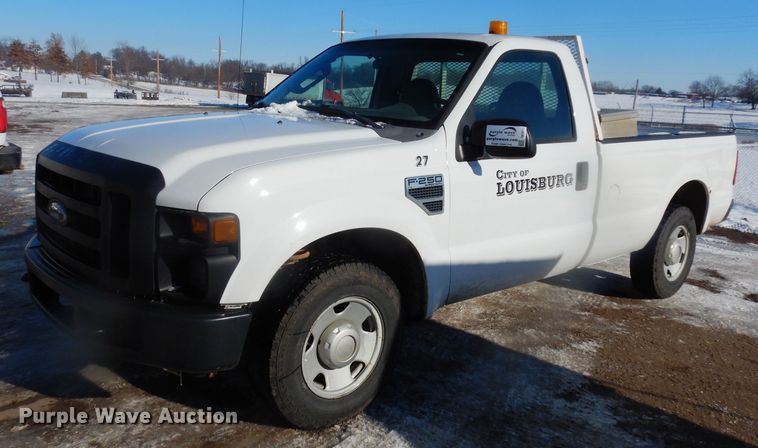 image for item DE4211 2008 Ford F250 Super Duty XL pickup truck