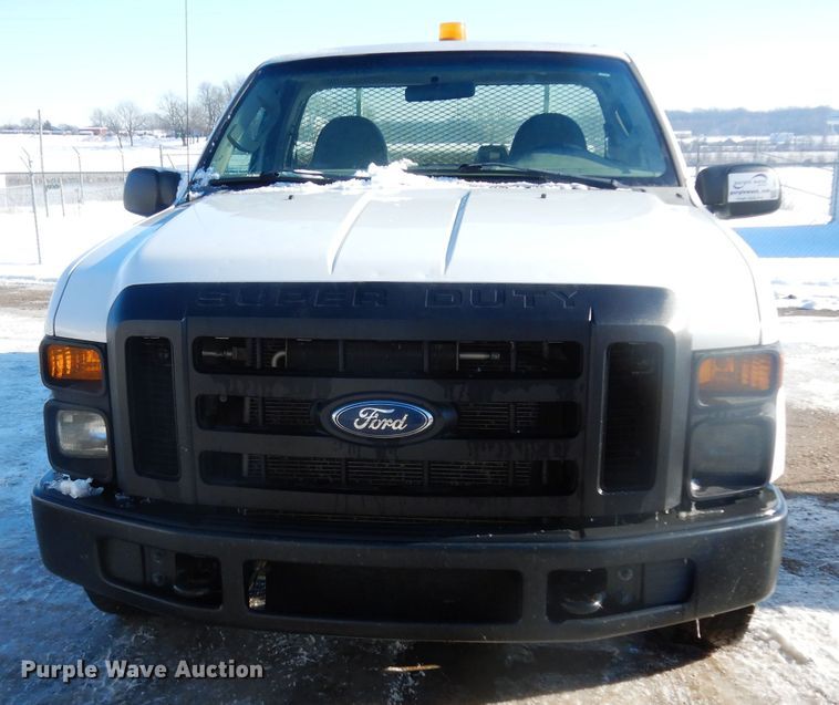 image for item DE4211 2008 Ford F250 Super Duty XL pickup truck
