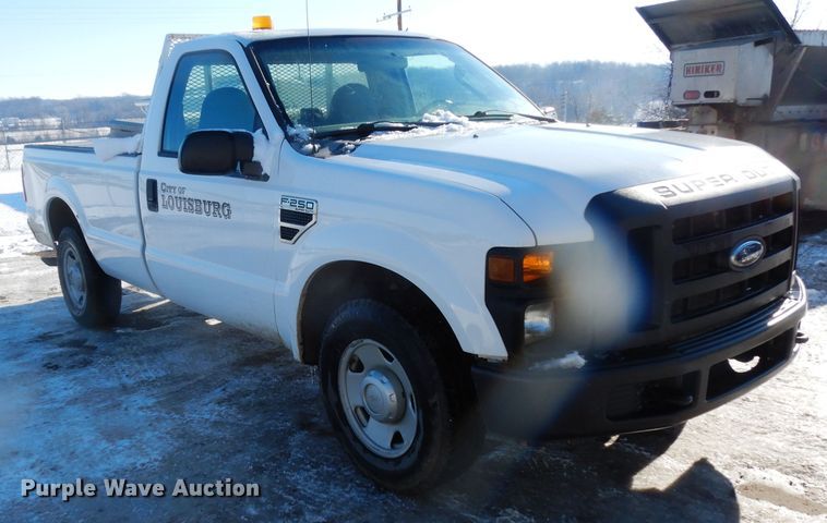 image for item DE4211 2008 Ford F250 Super Duty XL pickup truck