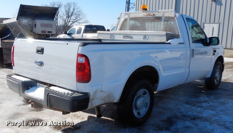 image for item DE4211 2008 Ford F250 Super Duty XL pickup truck