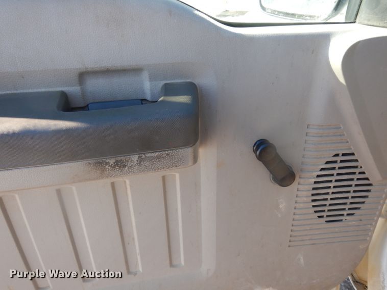 image for item DE4211 2008 Ford F250 Super Duty XL pickup truck