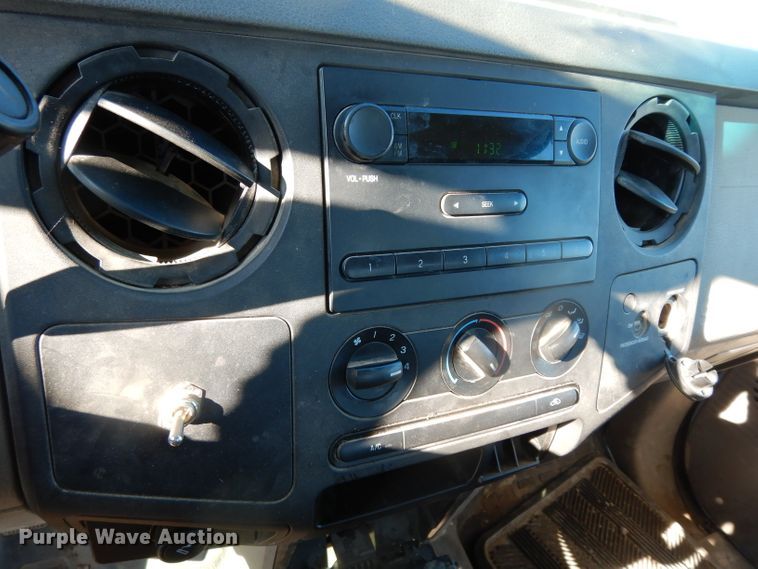 image for item DE4211 2008 Ford F250 Super Duty XL pickup truck