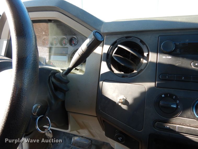 image for item DE4211 2008 Ford F250 Super Duty XL pickup truck