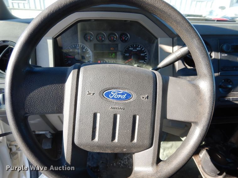 image for item DE4211 2008 Ford F250 Super Duty XL pickup truck