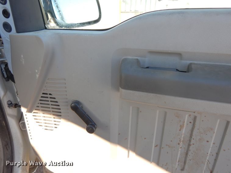 image for item DE4211 2008 Ford F250 Super Duty XL pickup truck