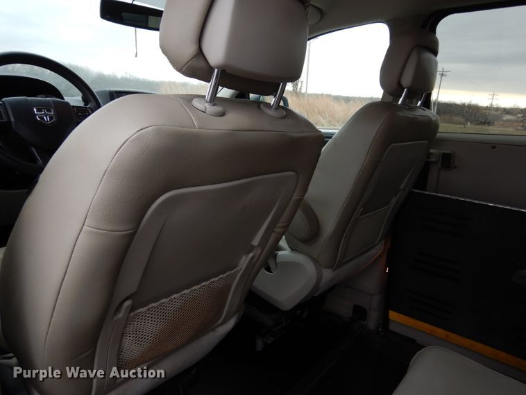 image for item DE4218 2016 Dodge Grand Caravan handicap accessible van
