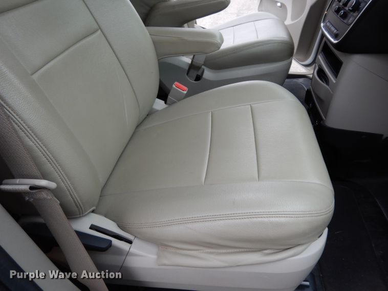 image for item DE4218 2016 Dodge Grand Caravan handicap accessible van