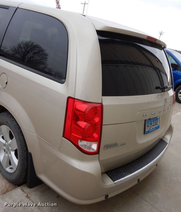 image for item DE4219 2013 Dodge Grand Caravan van