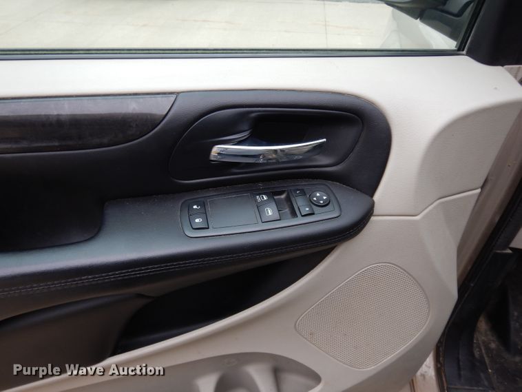 image for item DE4219 2013 Dodge Grand Caravan van