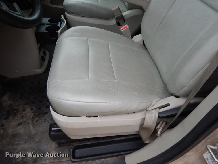 image for item DE4219 2013 Dodge Grand Caravan van