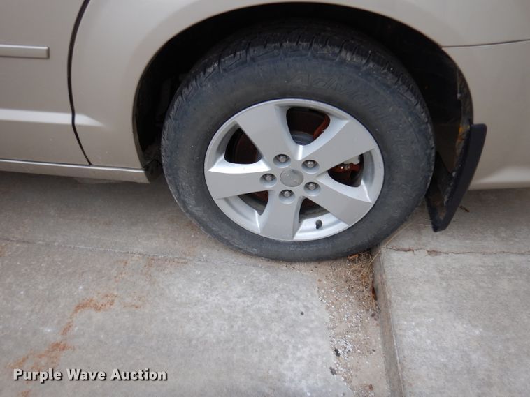 image for item DE4219 2013 Dodge Grand Caravan van