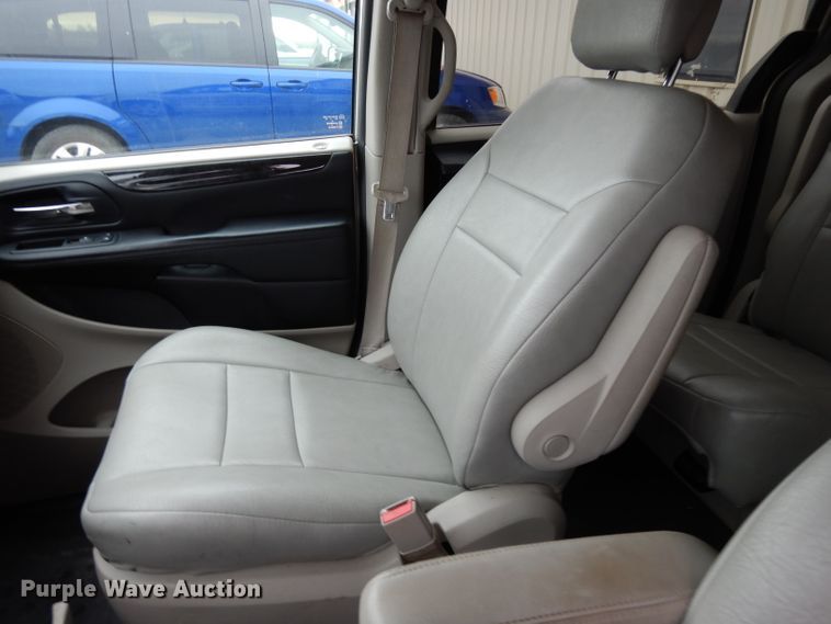 image for item DE4219 2013 Dodge Grand Caravan van