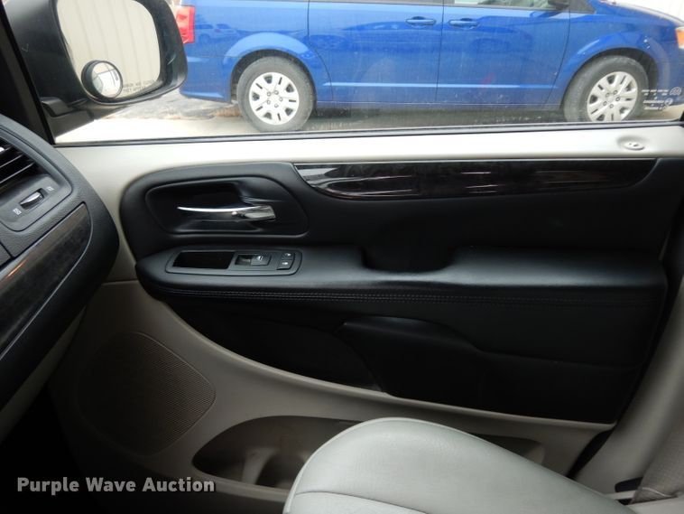 image for item DE4219 2013 Dodge Grand Caravan van