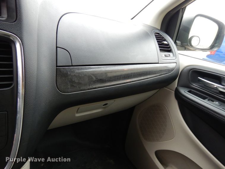 image for item DE4219 2013 Dodge Grand Caravan van