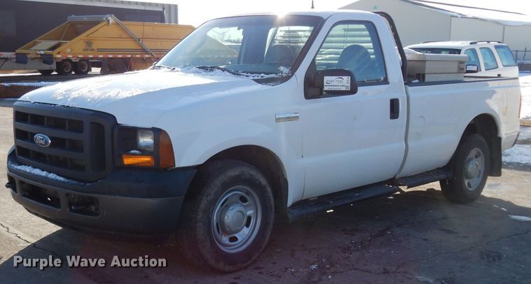 image for item DE4238 2006 Ford F250 Super Duty XL pickup truck