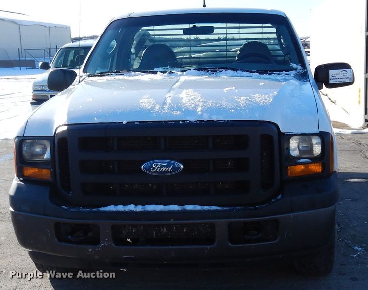 image for item DE4238 2006 Ford F250 Super Duty XL pickup truck