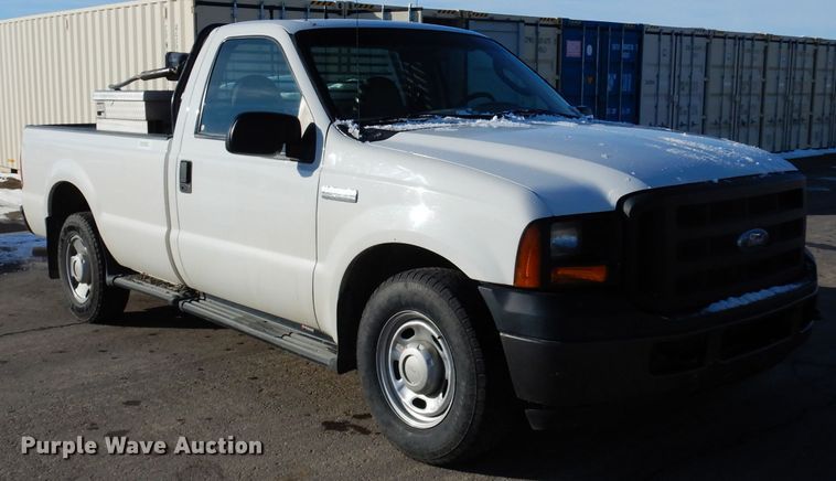 image for item DE4238 2006 Ford F250 Super Duty XL pickup truck