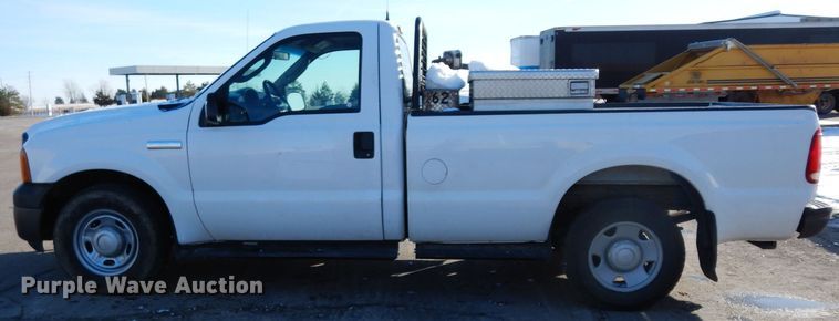 image for item DE4238 2006 Ford F250 Super Duty XL pickup truck