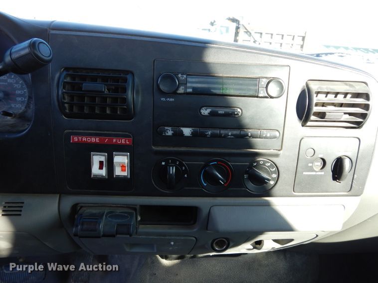 image for item DE4238 2006 Ford F250 Super Duty XL pickup truck