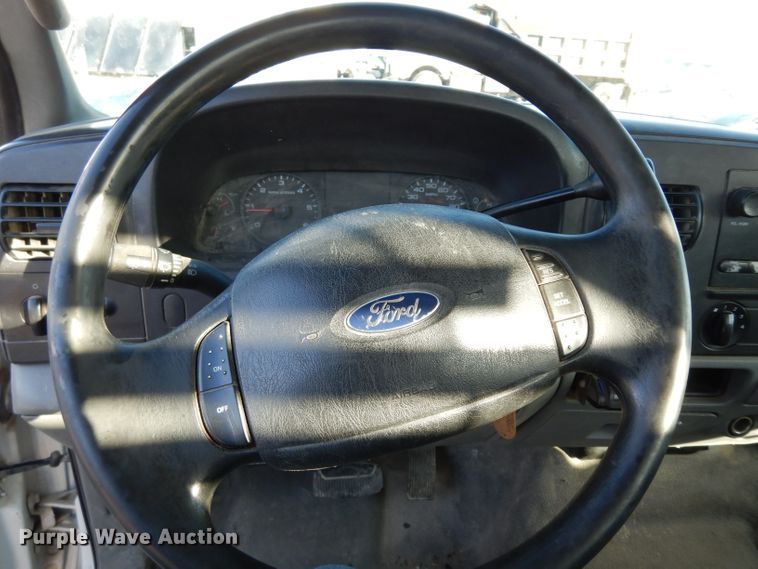 image for item DE4238 2006 Ford F250 Super Duty XL pickup truck