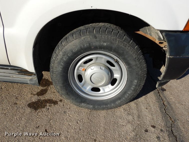 image for item DE4238 2006 Ford F250 Super Duty XL pickup truck