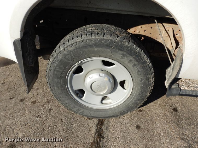 image for item DE4238 2006 Ford F250 Super Duty XL pickup truck