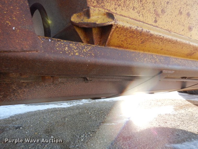 image for item DE4239 1983 Load King 1827XSTD bottom dump trailer