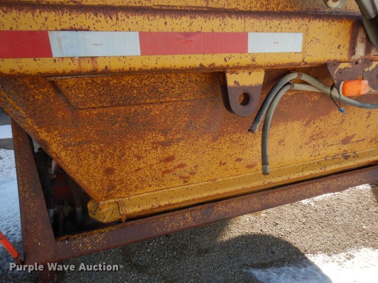 image for item DE4239 1983 Load King 1827XSTD bottom dump trailer