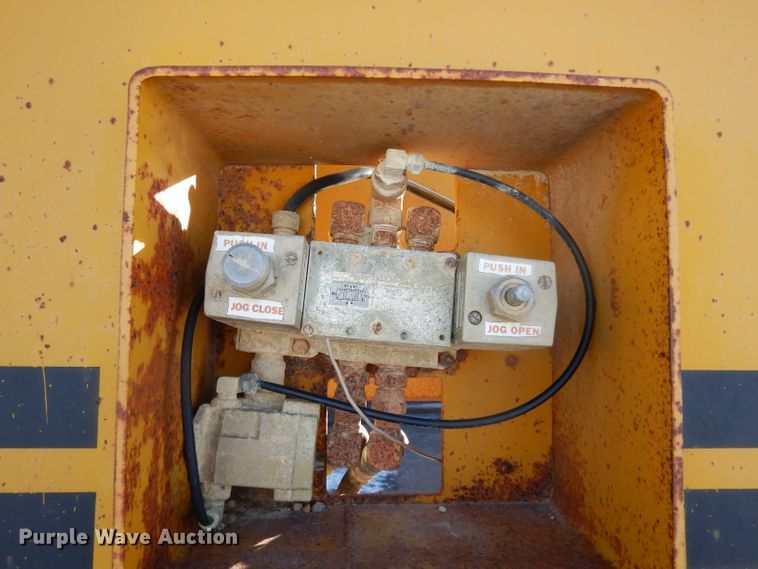 image for item DE4239 1983 Load King 1827XSTD bottom dump trailer