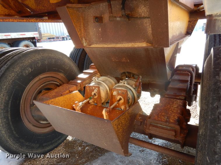 image for item DE4239 1983 Load King 1827XSTD bottom dump trailer