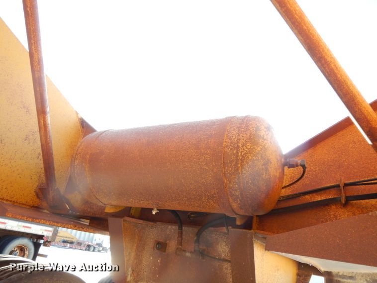 image for item DE4239 1983 Load King 1827XSTD bottom dump trailer