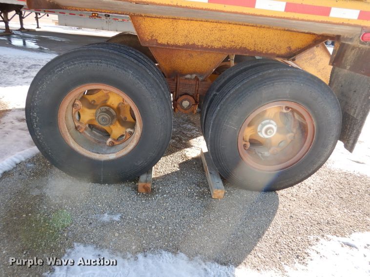 image for item DE4239 1983 Load King 1827XSTD bottom dump trailer