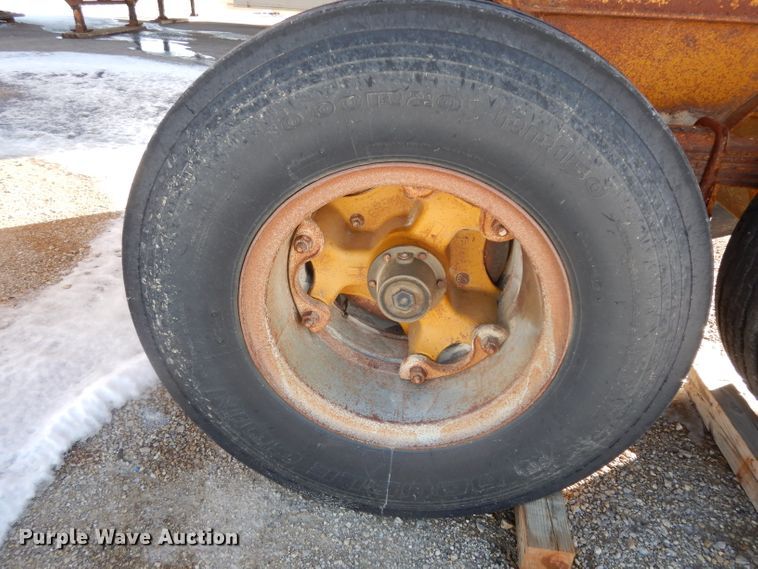 image for item DE4239 1983 Load King 1827XSTD bottom dump trailer