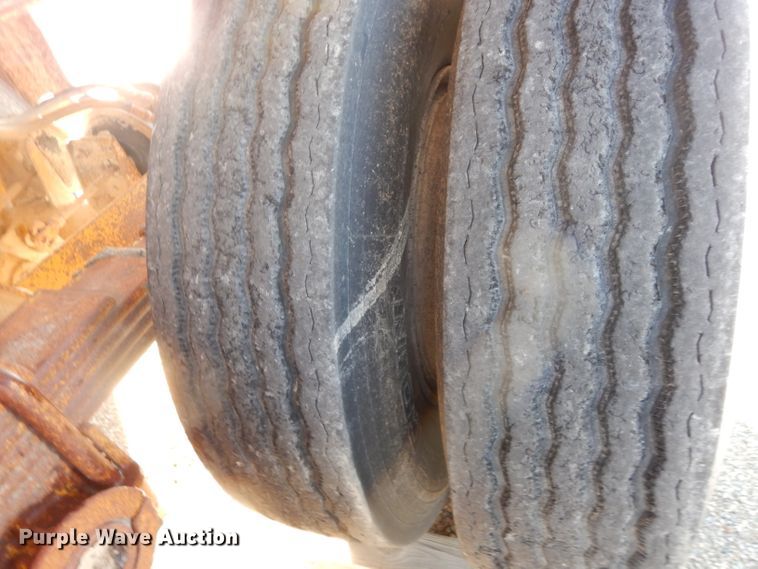 image for item DE4239 1983 Load King 1827XSTD bottom dump trailer