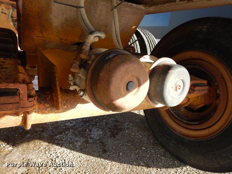 image for item DE4239 1983 Load King 1827XSTD bottom dump trailer