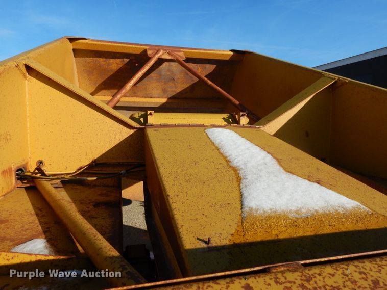 image for item DE4239 1983 Load King 1827XSTD bottom dump trailer