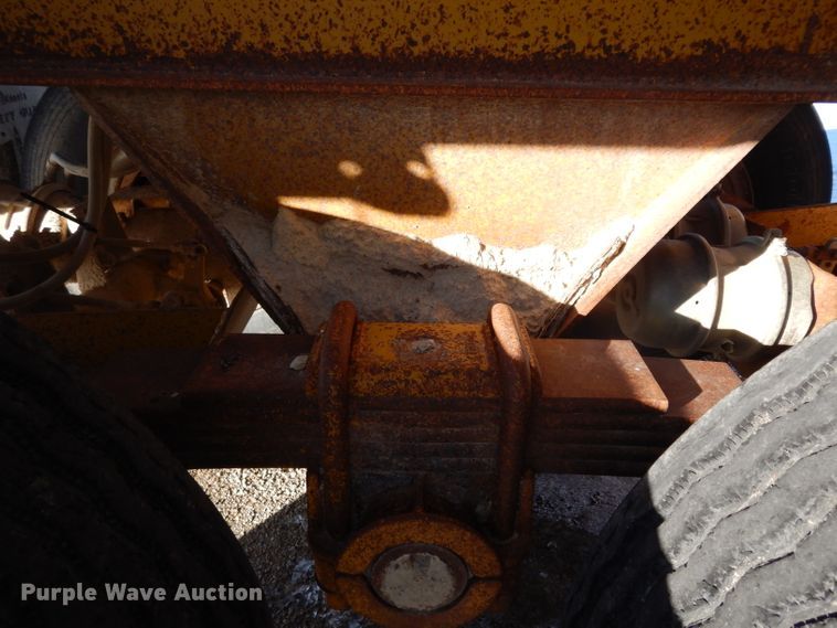 image for item DE4239 1983 Load King 1827XSTD bottom dump trailer